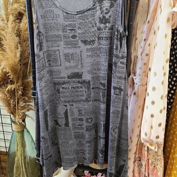 TRÏBE Newsprint design Shark  bite hem sleeveless gray & black tank top O/S NWT - Picture 4 of 9